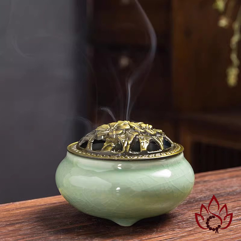 Lư Sứ Xông Trầm Hương